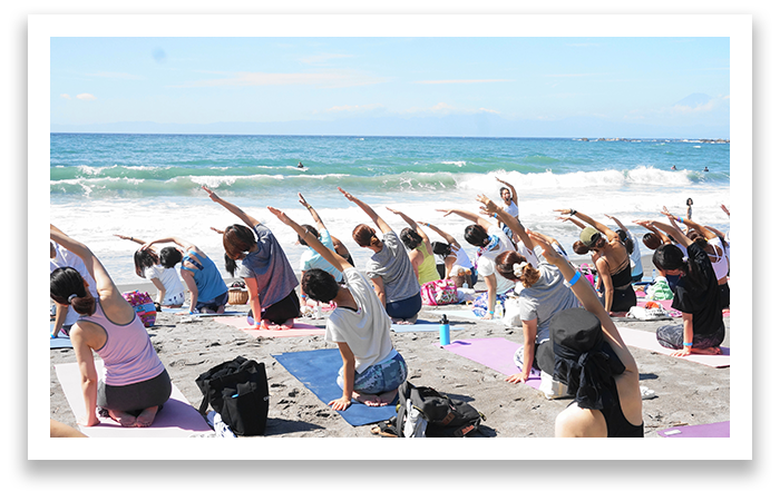 体を丸める「チャイルドポーズ」