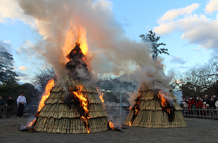 鶴岡八幡宮 左義長神事のイメージ