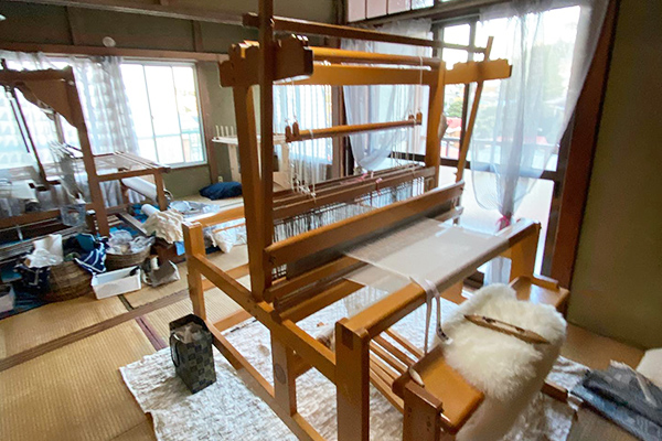 はた織り工房内観