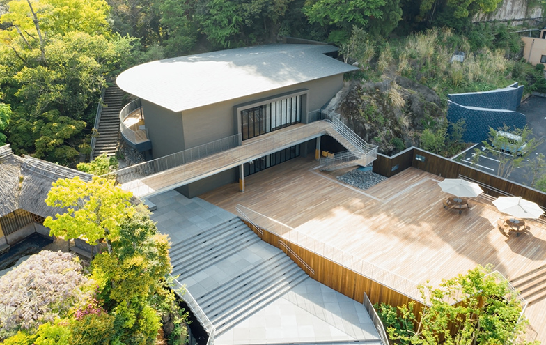 湯河原惣湯Books and Retreat/玄関テラスイメージ