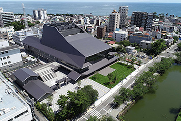 （サムネイル）小田原市民ホール（小田原三の丸ホール）　建物全体