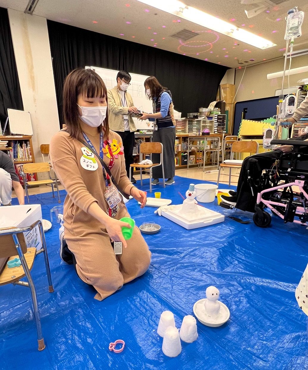 患児向けのイベントを実施する石塚さんの写真