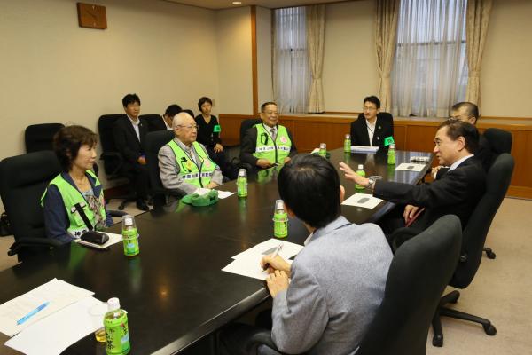 防犯指導員の方々と意見交換を行いました