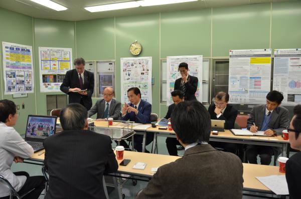 研究者の方々と意見交換を行い、活発な議論の場となりました。