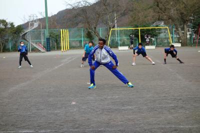 ストレッチの仕方をモゴス選手から伝授