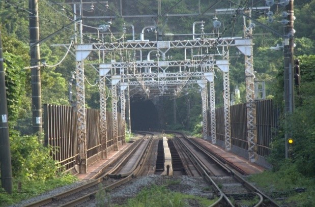 被害列車（小田原市根府川）2