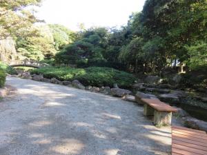 日本庭園のベンチ