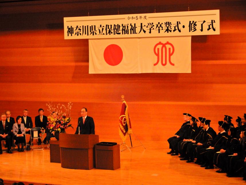 写真（お祝いの言葉を述べる副議長）