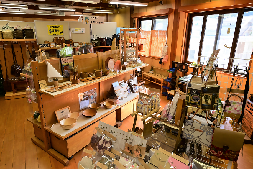 2階の工芸特産品コーナー