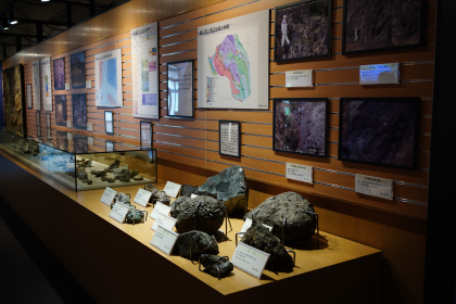 大地の由来展示風景2