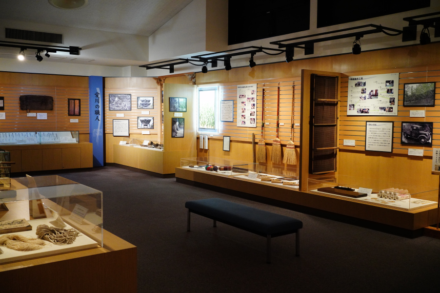 愛川町の伝統産業の展示風景