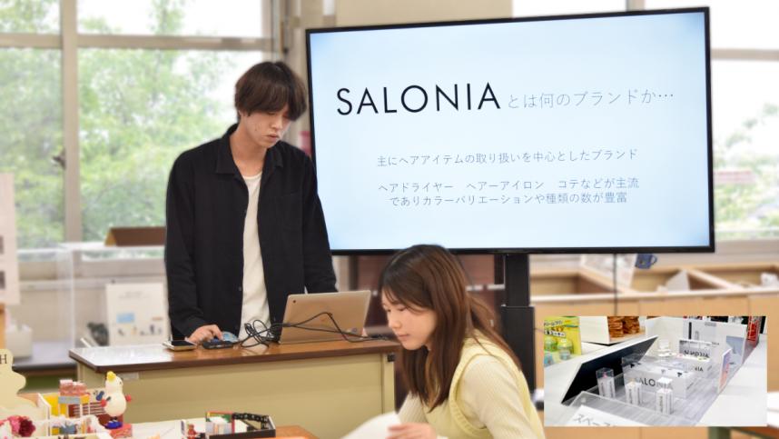 展示会ブースデザインのプレゼンの一コマ