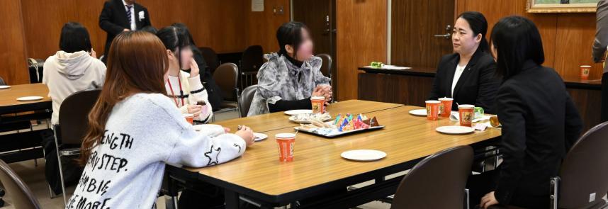 目指せエンジニア　座談会お菓子とお茶を飲みながら