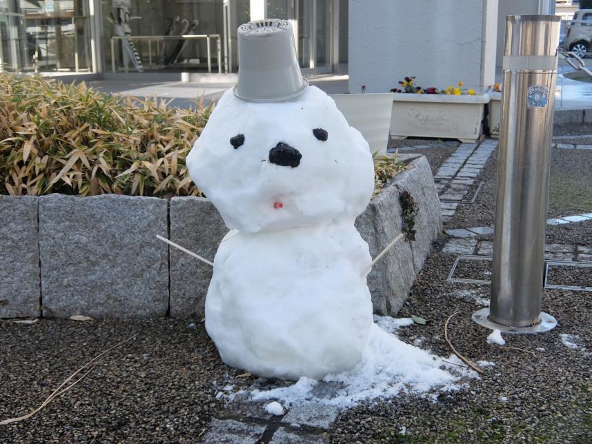 学生が作った雪だるま