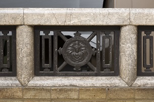 5Hosoge on the handrail grill of entrance hall staircase.