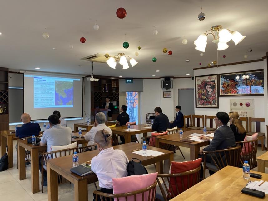 ハノイ市内で開催した県企業会(セミナー)