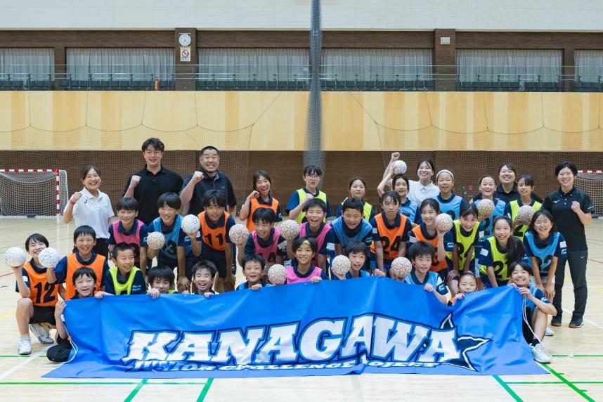 3期生ハンドボールプログラム参加者と講師の集合写真画像