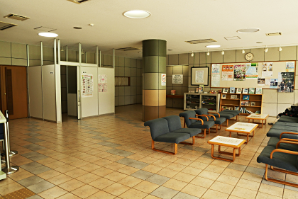 センター施設ベンチ