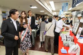 高島屋物産展2（上野大使）