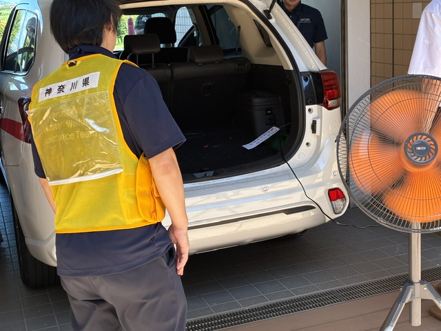 電気自動車の給電の様子確認