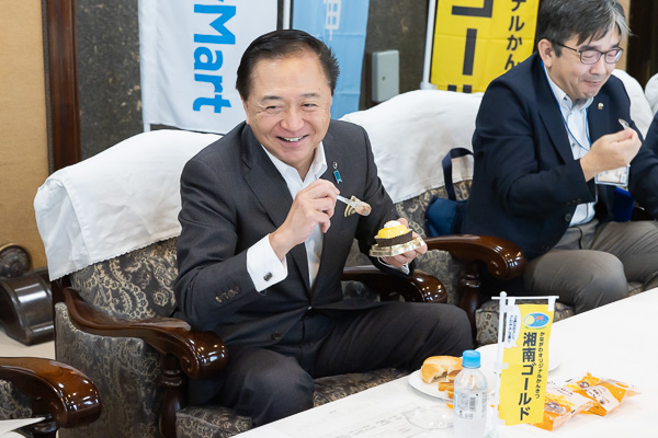試食