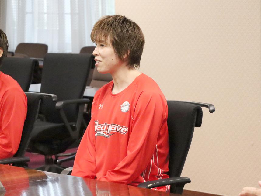 0701富士通レッドウェーブ知事を訪問（林咲希選手）