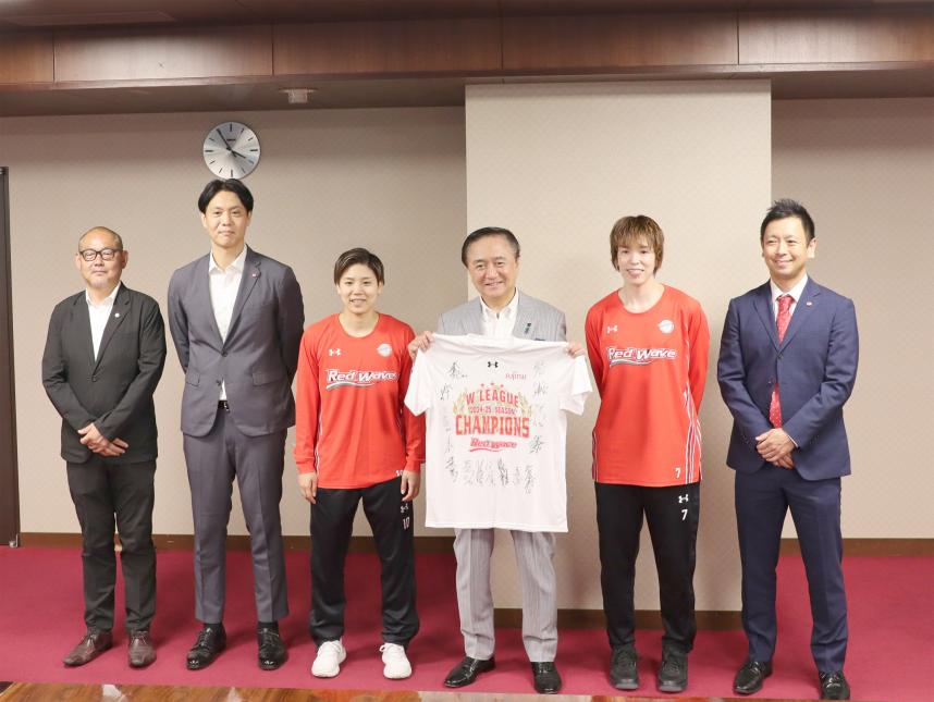 0701富士通レッドウェーブ知事を訪問（全体写真）