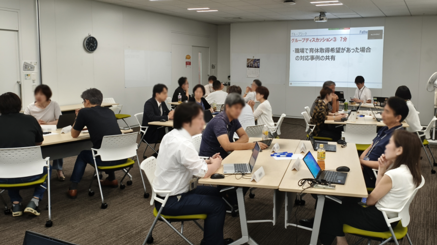 パーソルコミュニケーションサービス株式会社の職場研修（ディスカッション）の様子