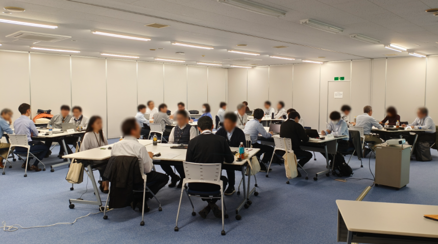 京セラ株式会社横浜事業所の職場研修（グループディスカッション）の様子