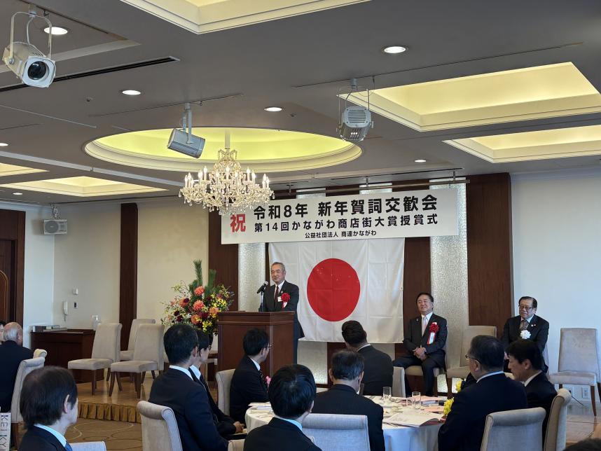 あいさつをする長田議長の写真