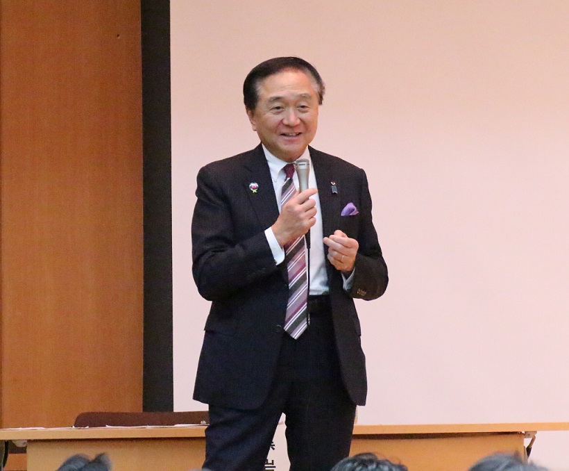 黒岩知事と参加者との対話の様子