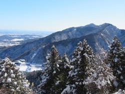 権現平から見た高取山