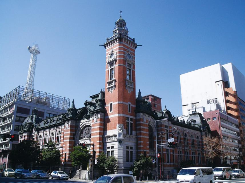 横浜市開港記念会館の外観の写真