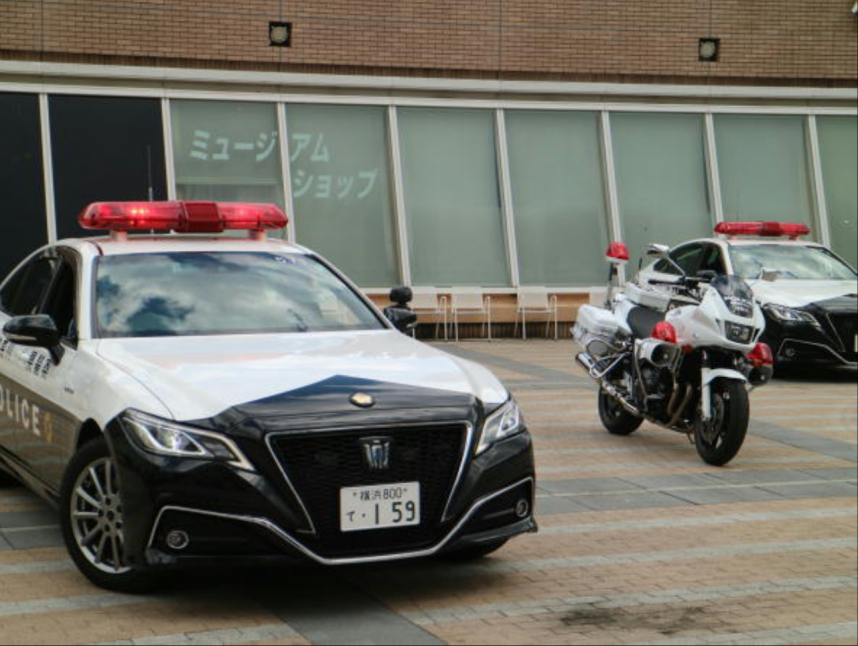 パトカーと白バイ