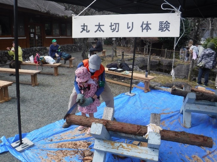 丸太切り体験