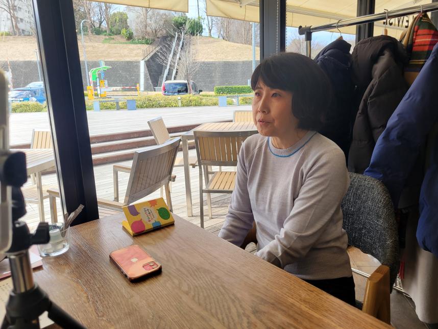 取材を受けている代表理事の三坂さん