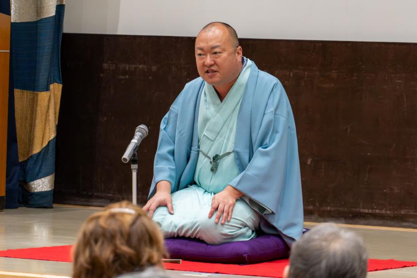 防犯落語を披露する桂枝太郎氏