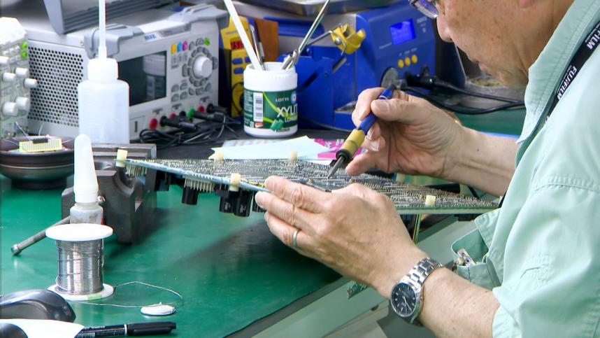 津田製作所にて基板を直す技術