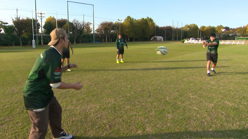 三菱重工相模原ダイナボアーズ選手とマーティンリポーターのパス体験