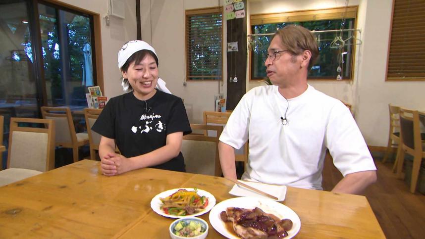 農家レストランいぶきの冨田店長とウッズ一郎さん
