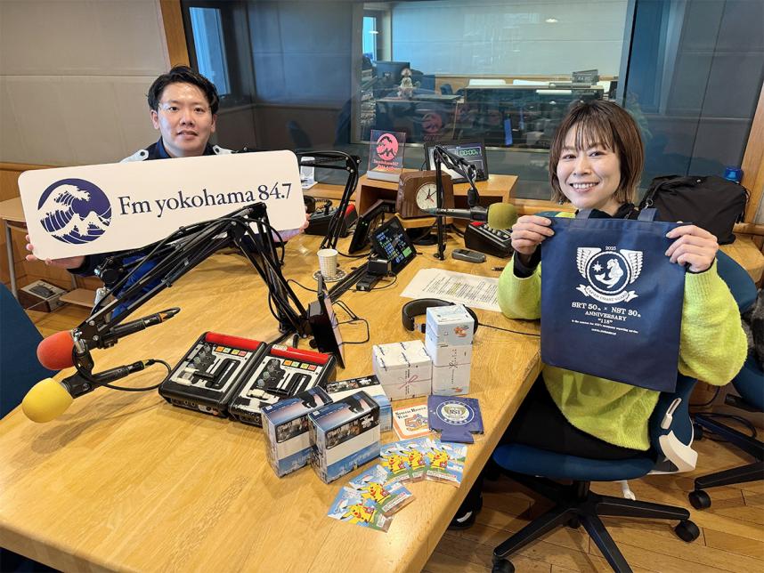 左から第三管区海上保安本部の小草さん、パーソナリティの金子桃さん