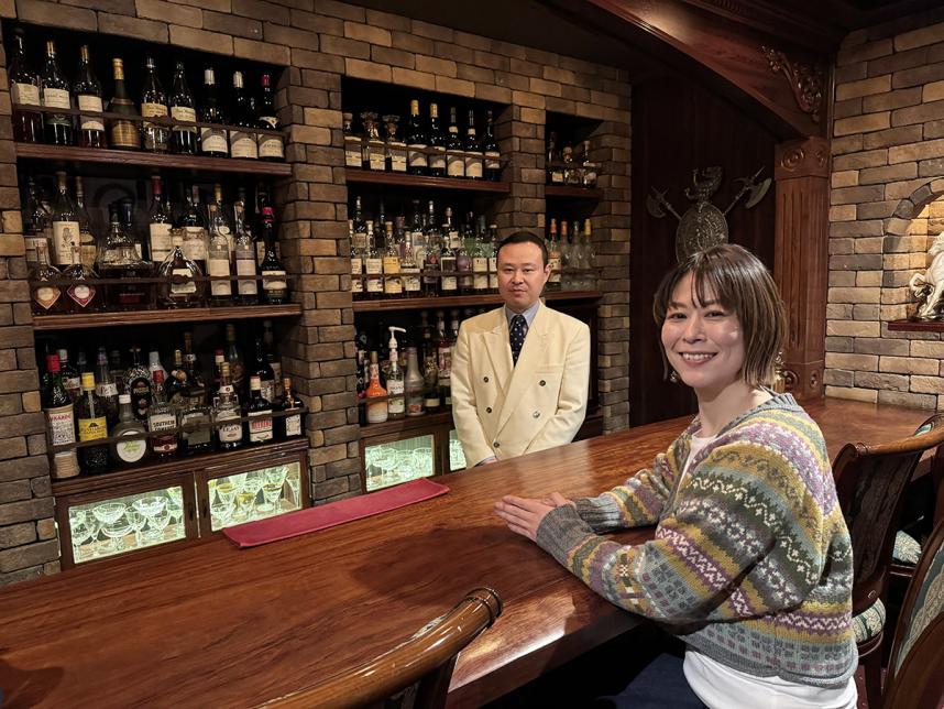 左からゲストのBar-Noble山田さんとパーソナリティの金子桃さん
