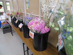 直売所での花の販売