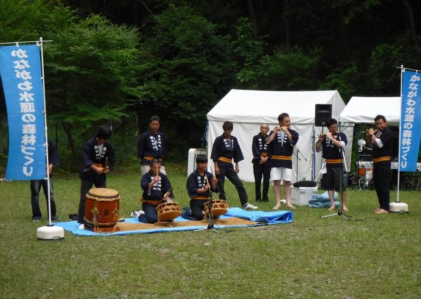 祭囃子の演奏の様子