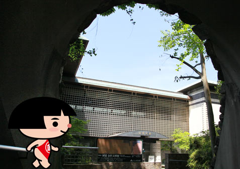称名寺から金沢文庫へ続くトンネル