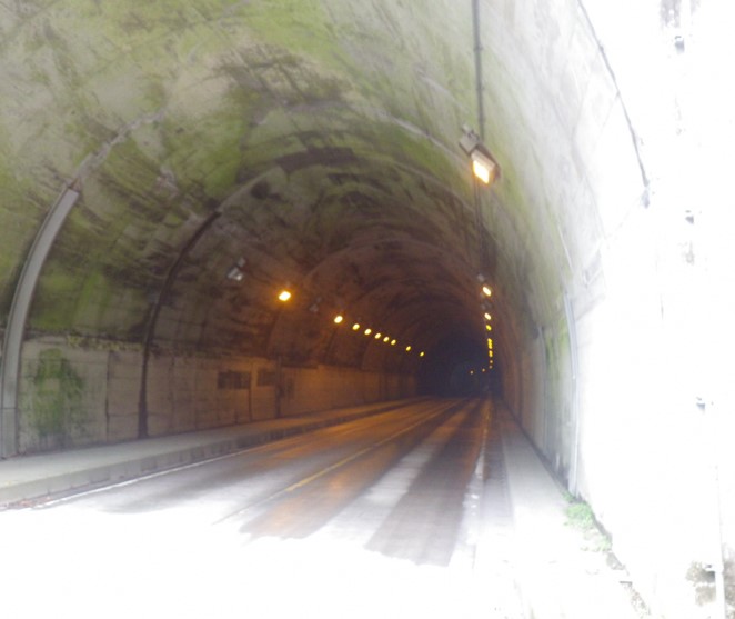 トンネル照明灯LED化前の写真