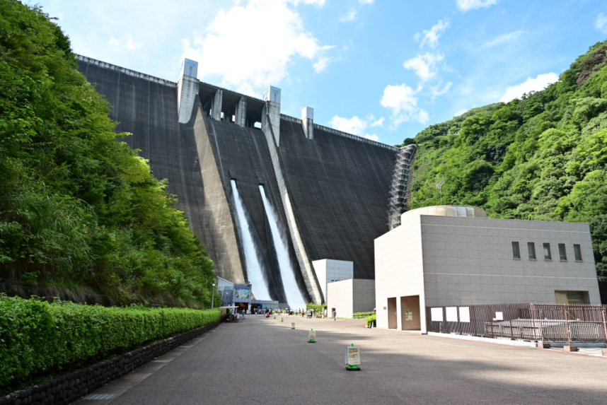 宮ヶ瀬ダムの遠景