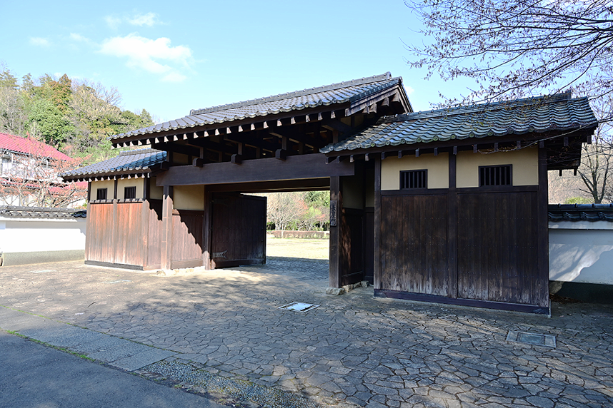 長屋門外観