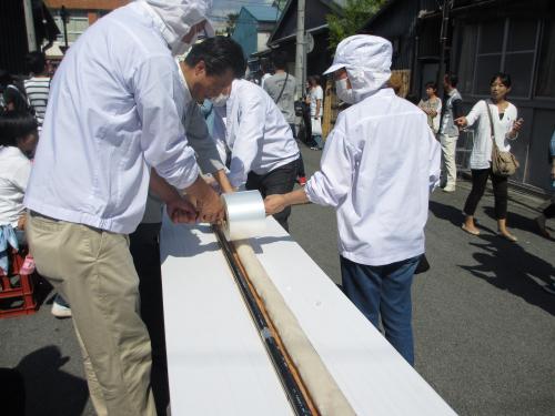 板かまぼこ作り会場の風景2枚目