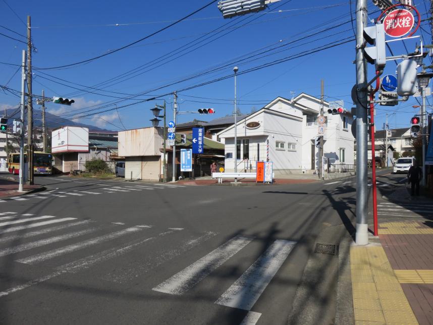 伊勢原高校前